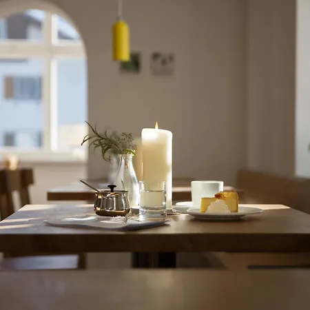 酒店 Quartier - Ueber Nacht In Besonderer Architektur 加爾米施-帕滕基興